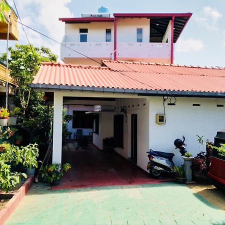 Hikkaduwa Family Inn Luaran gambar
