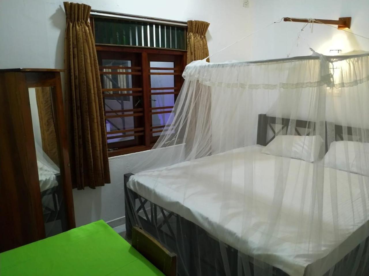 Hikkaduwa Family Inn Luaran gambar