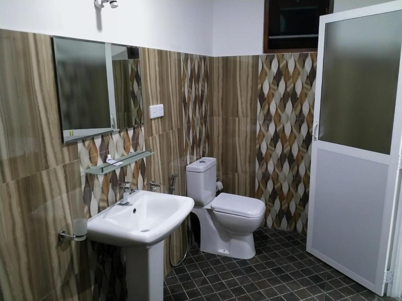 Hikkaduwa Family Inn Luaran gambar