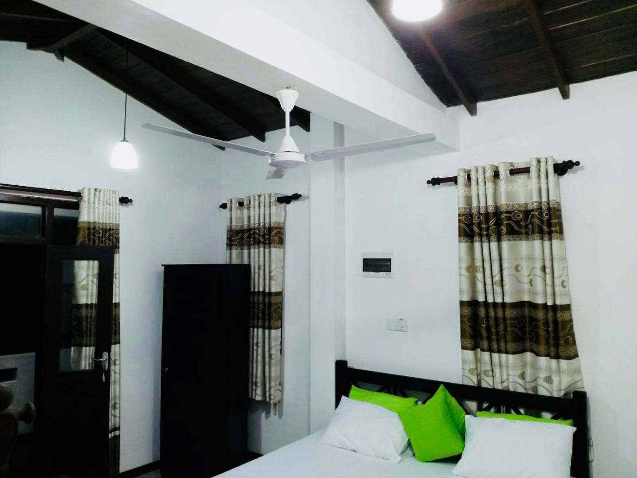 Hikkaduwa Family Inn Luaran gambar