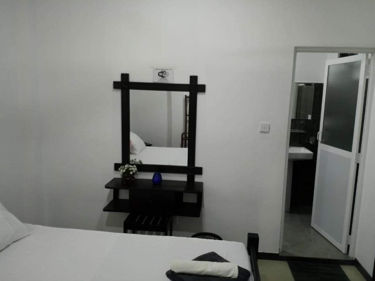 Hikkaduwa Family Inn Luaran gambar