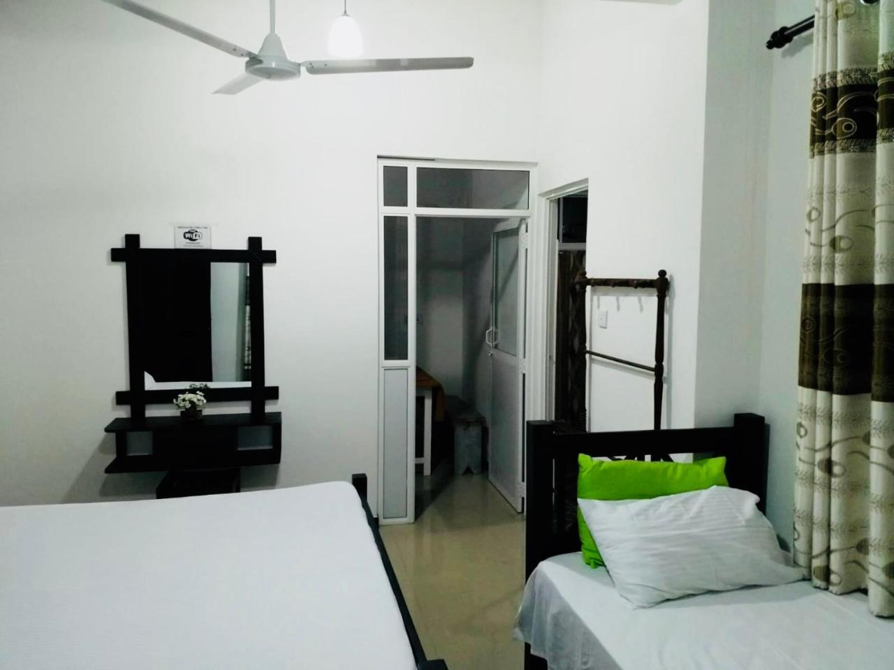 Hikkaduwa Family Inn Luaran gambar