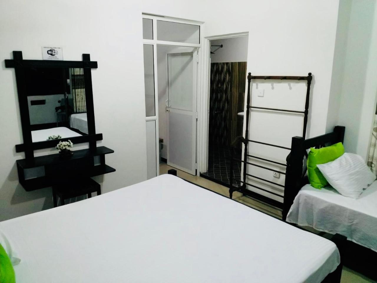 Hikkaduwa Family Inn Luaran gambar