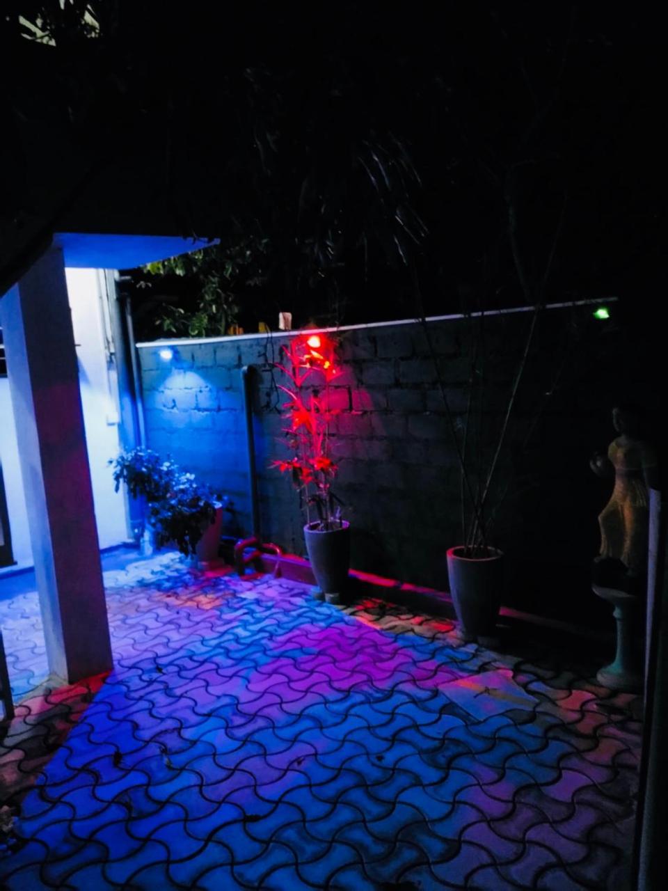 Hikkaduwa Family Inn Luaran gambar