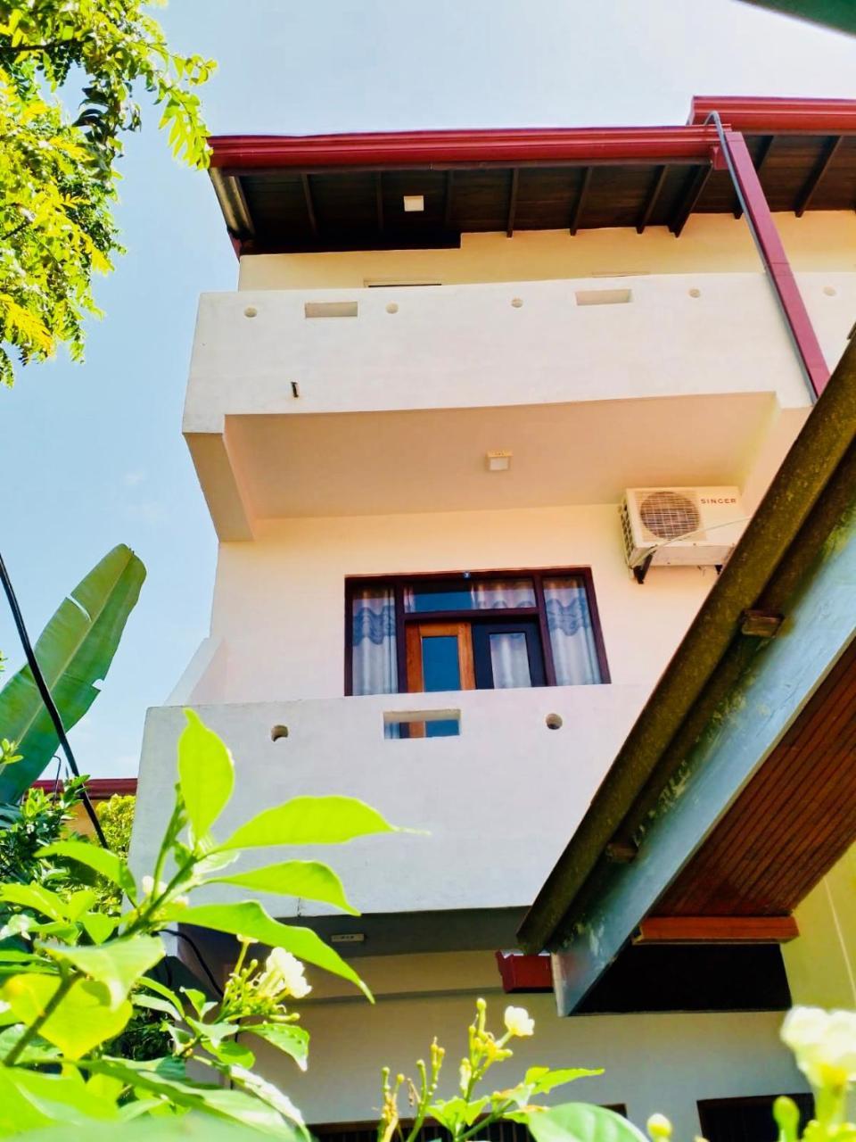 Hikkaduwa Family Inn Luaran gambar