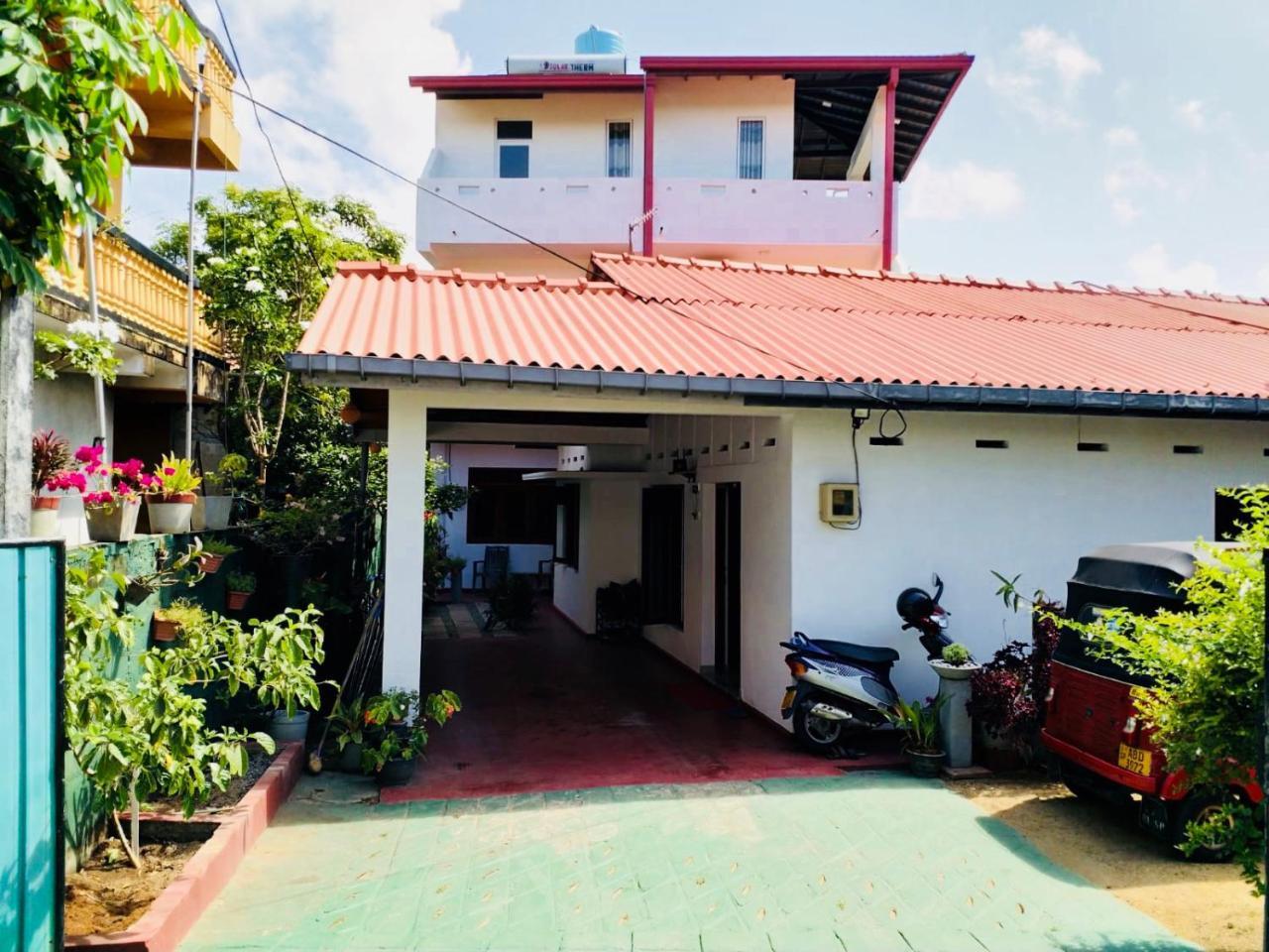 Hikkaduwa Family Inn Luaran gambar