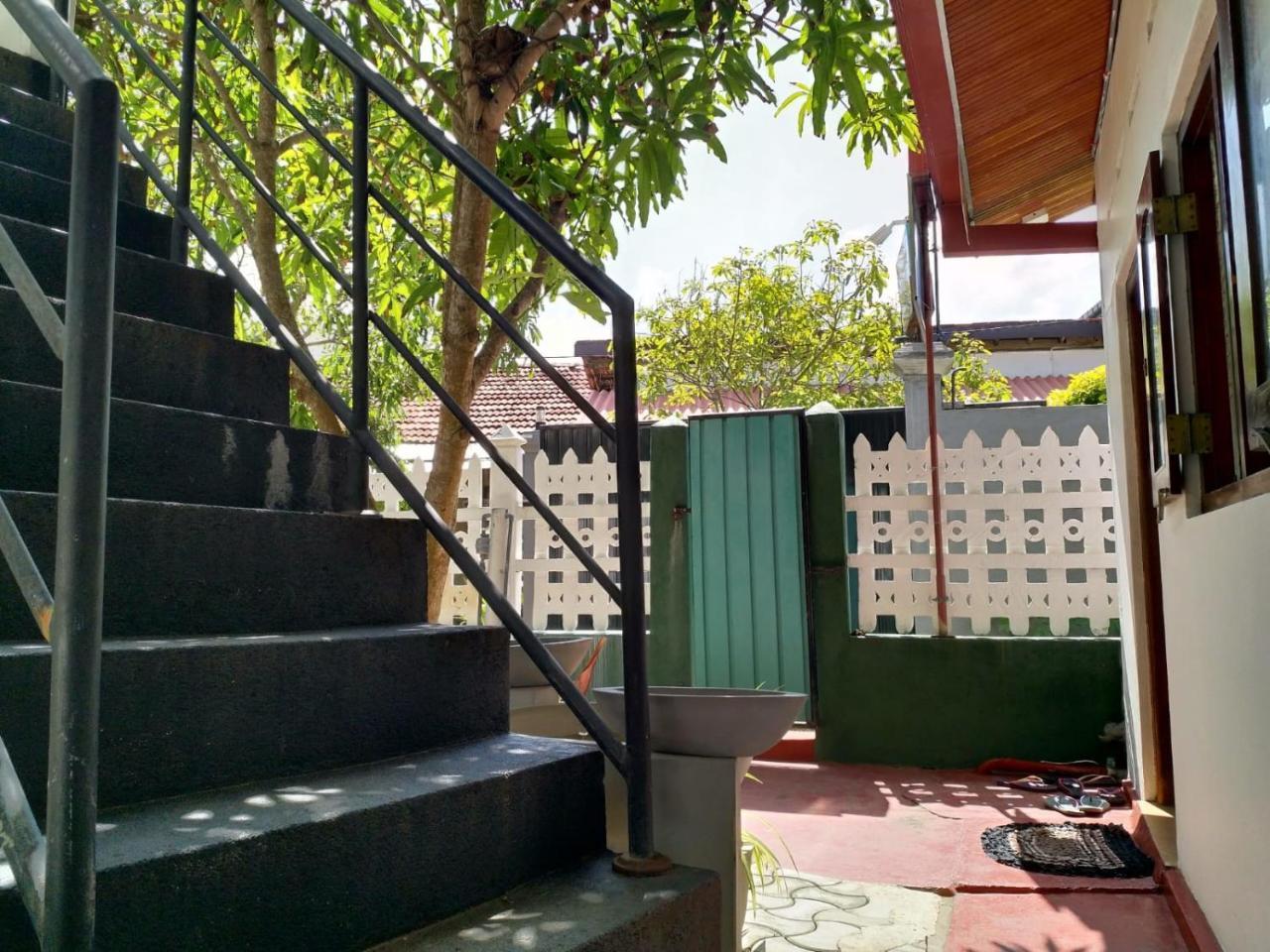 Hikkaduwa Family Inn Luaran gambar