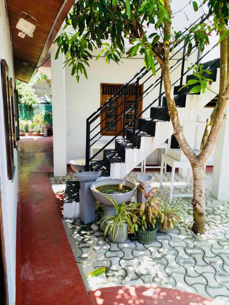 Hikkaduwa Family Inn Luaran gambar